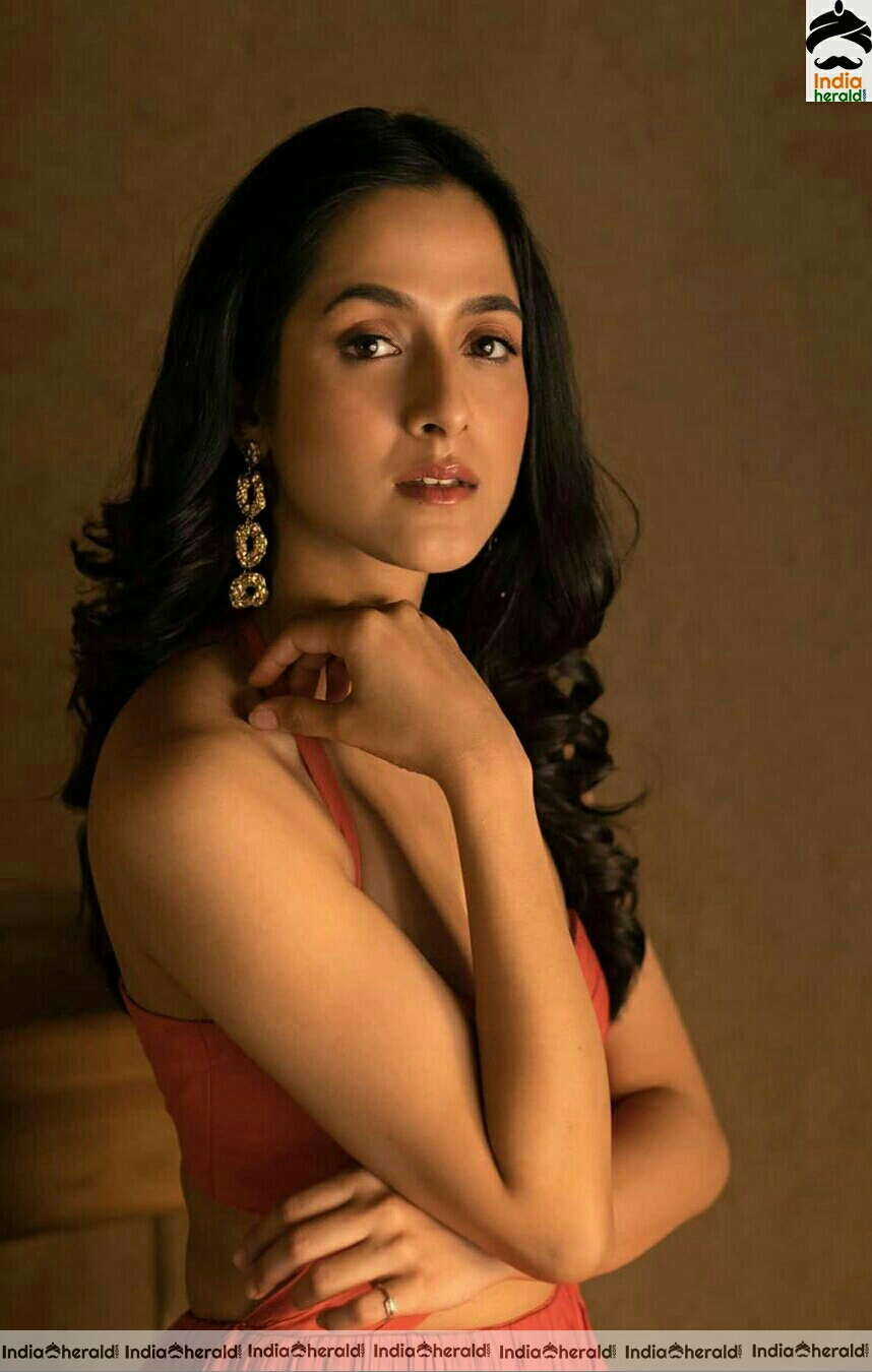 Arushi Sharma Cute photo clicks