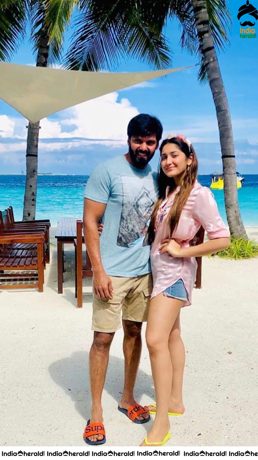 Arya and Sayyeshaa enjoying their vacation