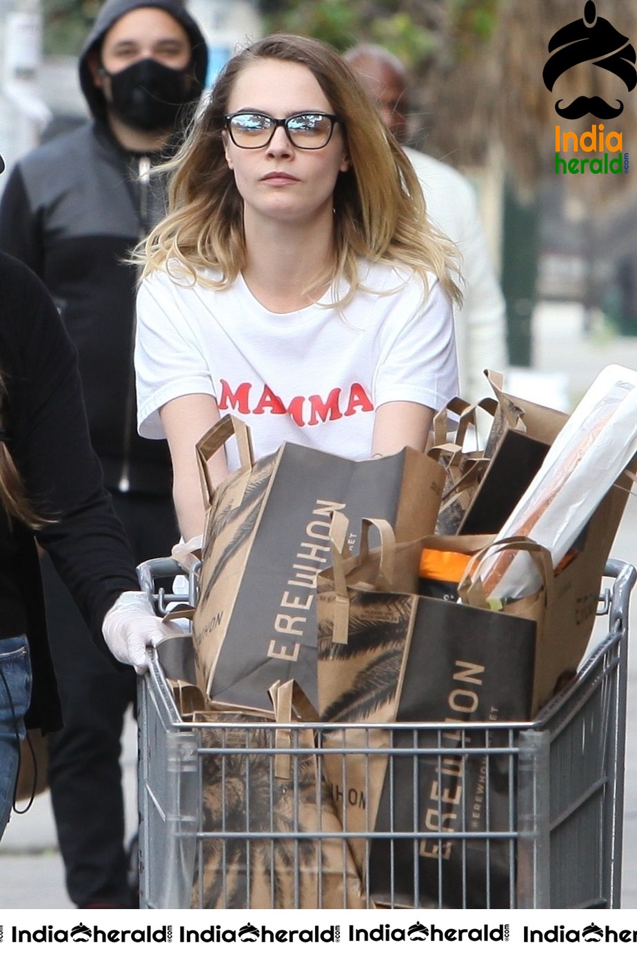 Ashley Benson and Cara Delevingne does Grocery shopping with Kaia Gerber in West Hollywood