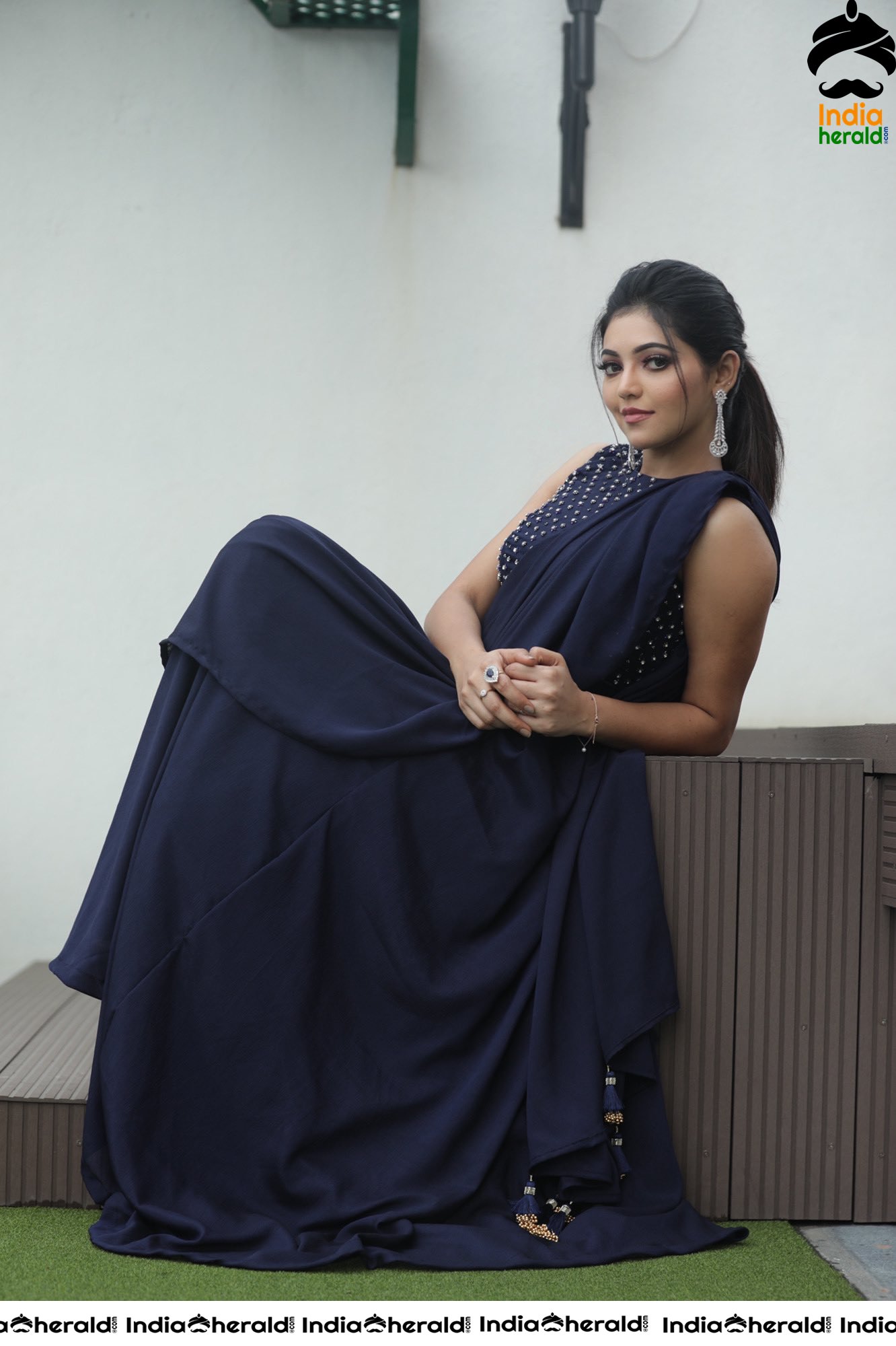 Athulya Ravi rocking in Sleeveless Purple Chudi
