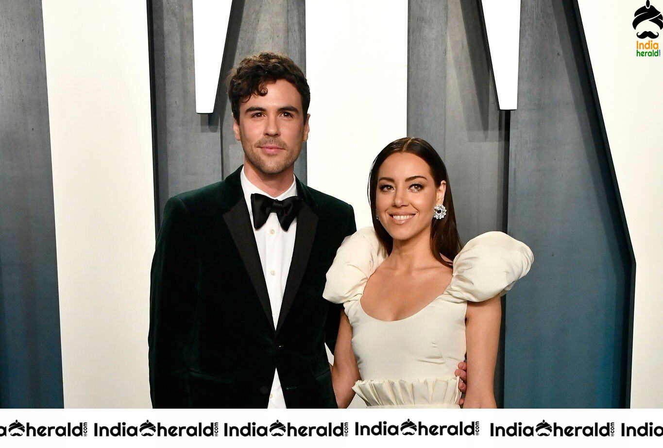 Aubrey Plaza at Vanity Fair Oscar Party in Beverly Hills Set 2