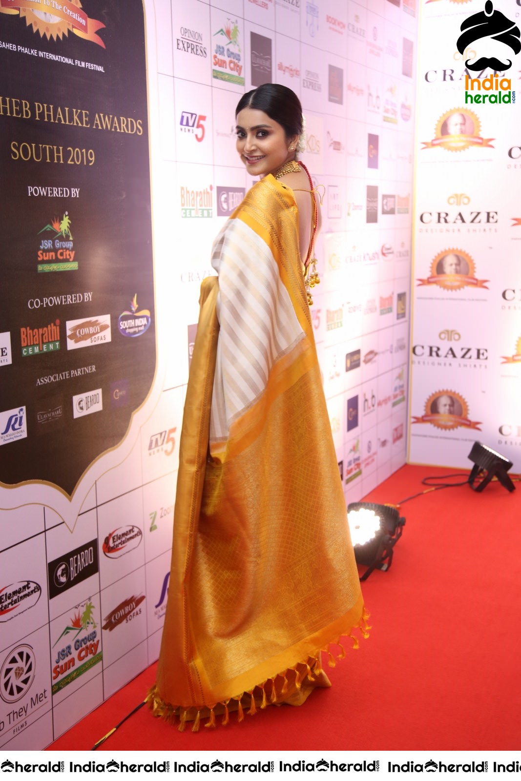 Avantika Mishra At Dada Saheb Phalke Award 2019