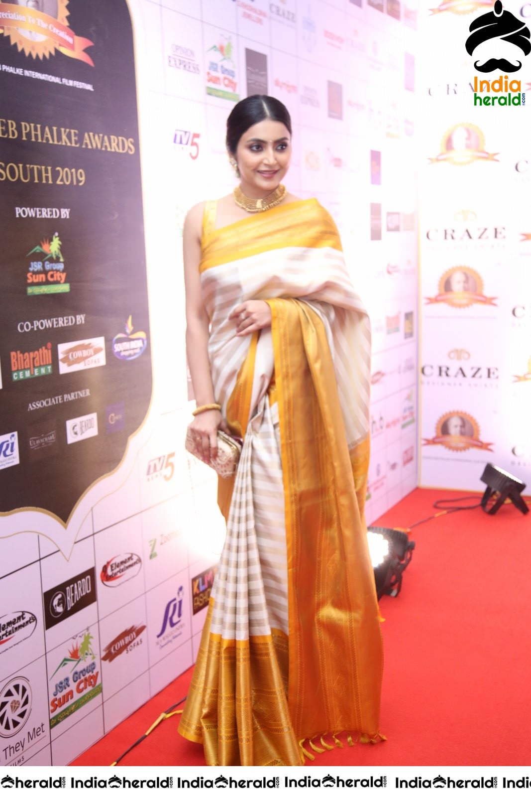 Avantika Mishra At Dada Saheb Phalke Award 2019