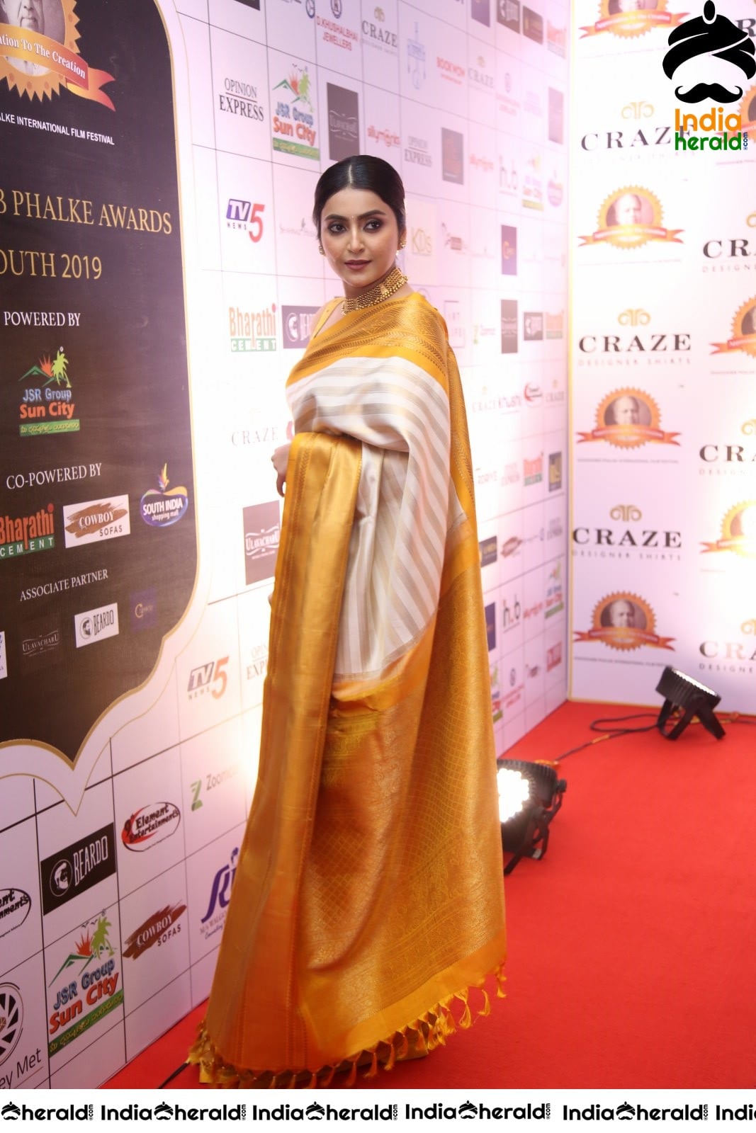 Avantika Mishra At Dada Saheb Phalke Award 2019