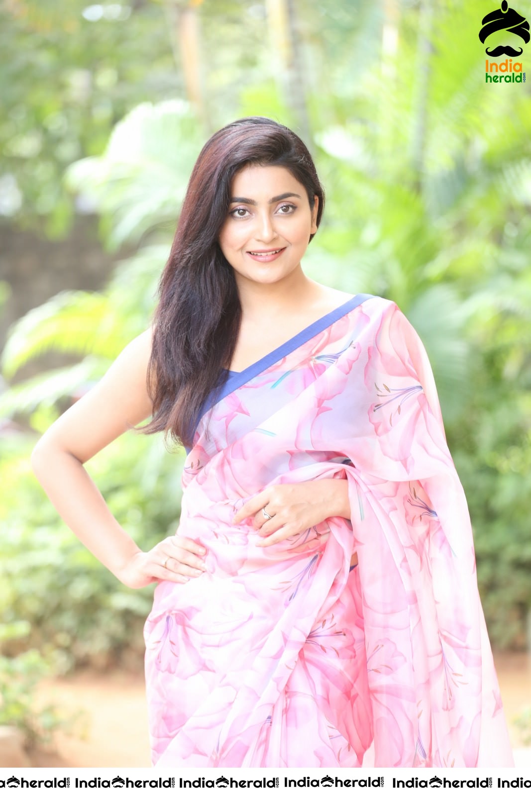 Avantika Mishra Too Hot in Transpaent Pink Saree Set 1