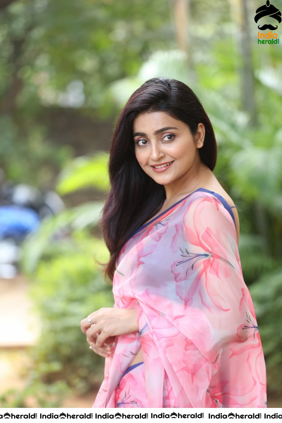 Avantika Mishra Too Hot in Transpaent Pink Saree Set 1