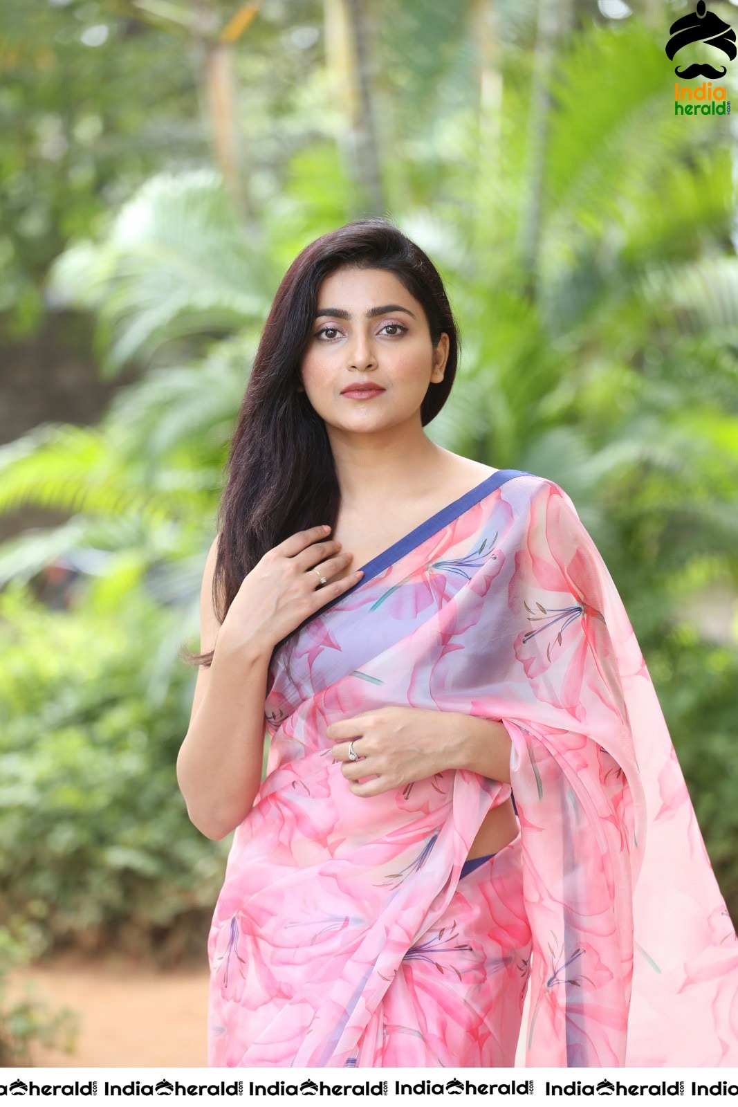 Avantika Mishra Too Hot in Transpaent Pink Saree Set 1