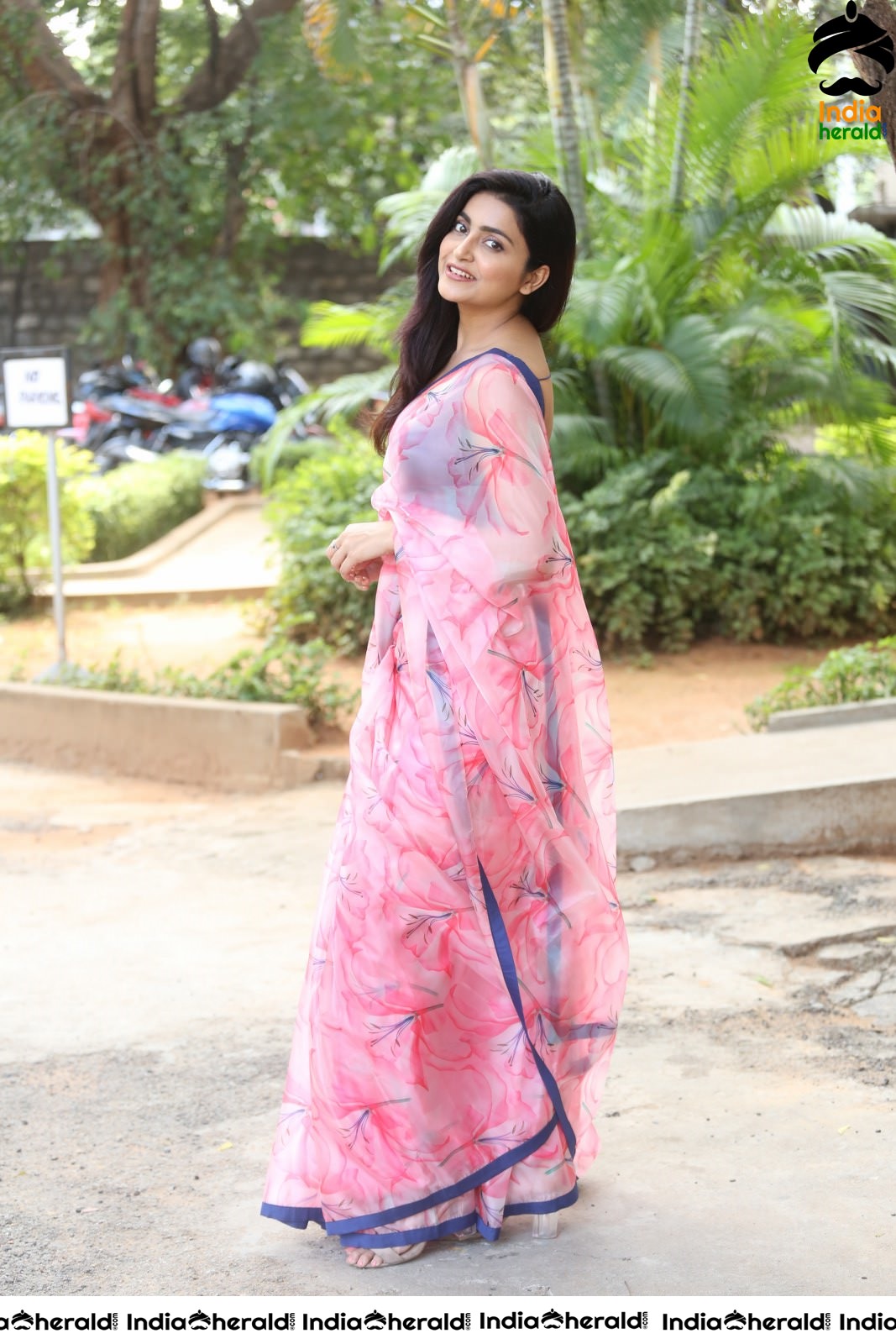 Avantika Mishra Too Hot in Transpaent Pink Saree Set 2