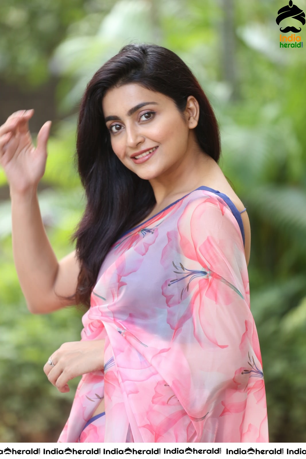 Avantika Mishra Too Hot in Transpaent Pink Saree Set 2