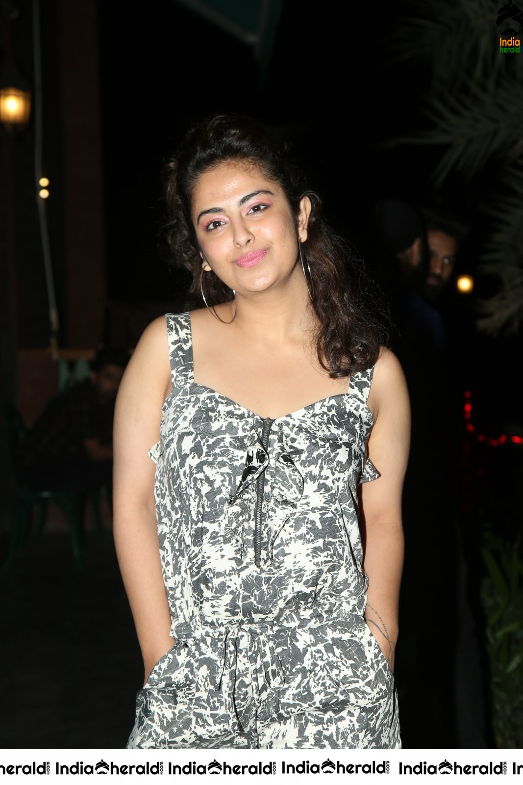 Avika Gor Hot Thigh Show in Public at a Party Set 2