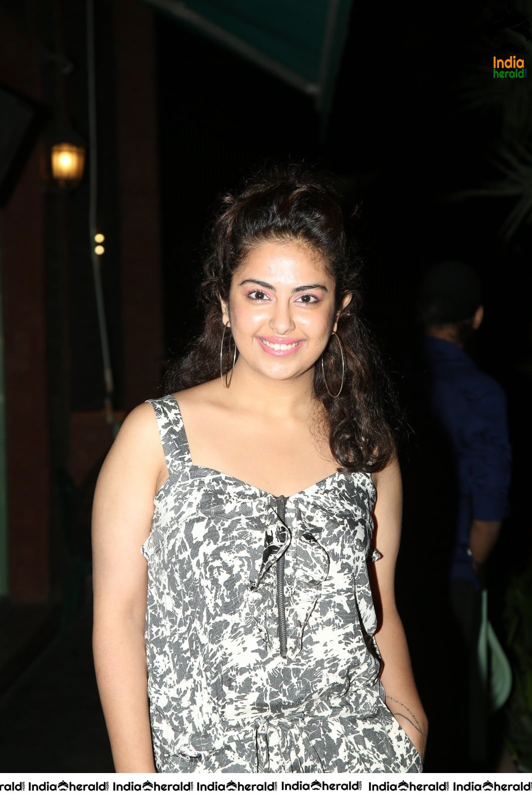 Avika Gor Hot Thigh Show Photos Set 1