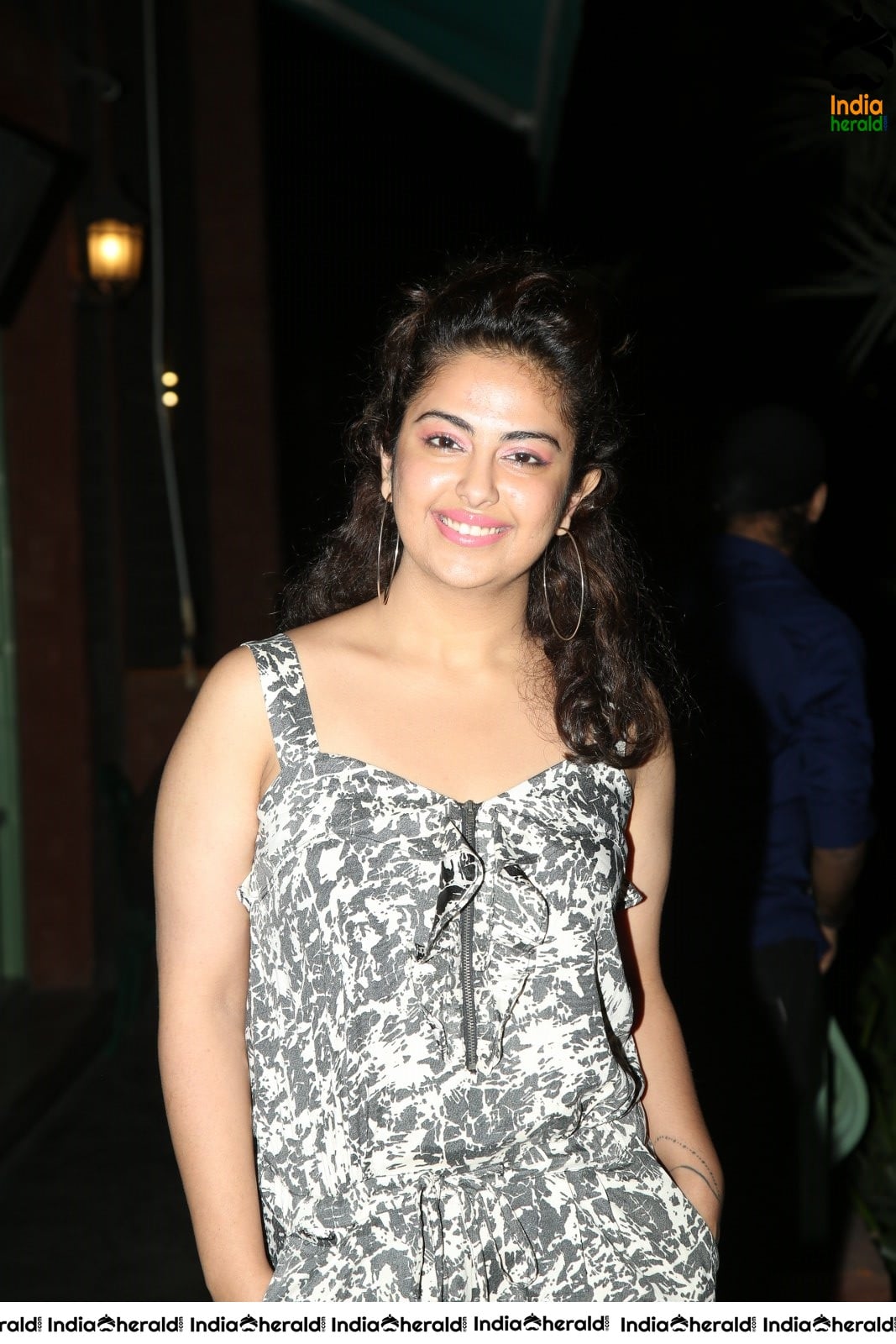 Avika Gor Hot Thigh Show Photos Set 1