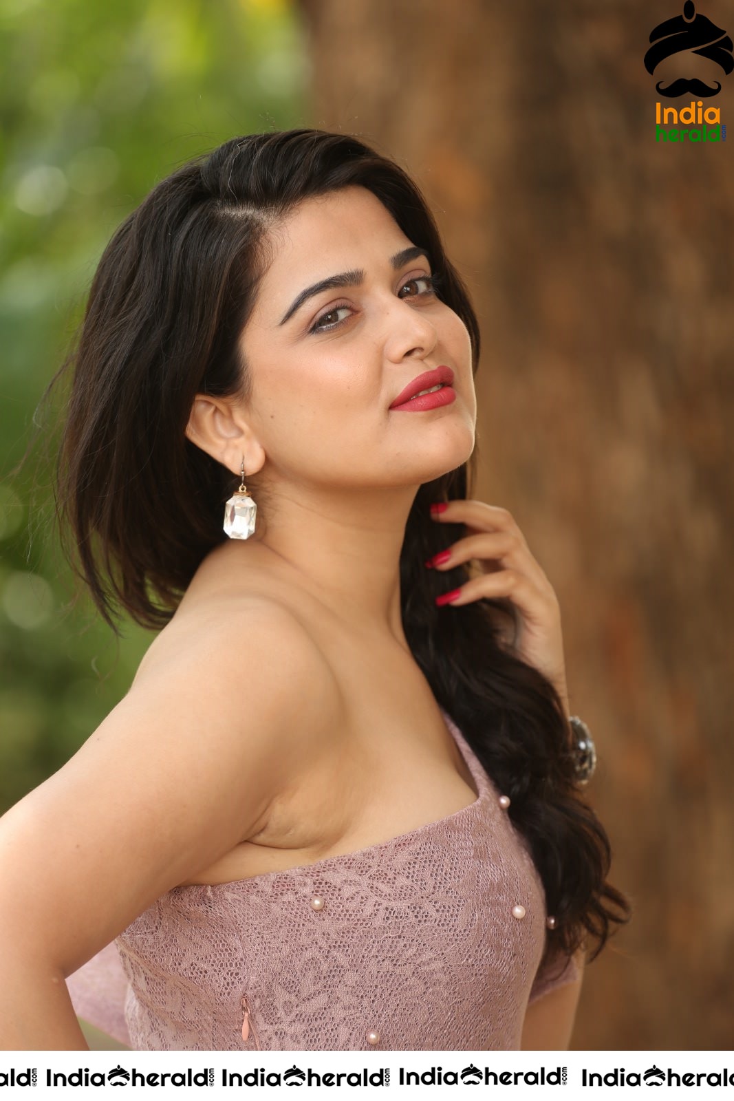 Ayesha Singh Alluring Hot Photos Set 1