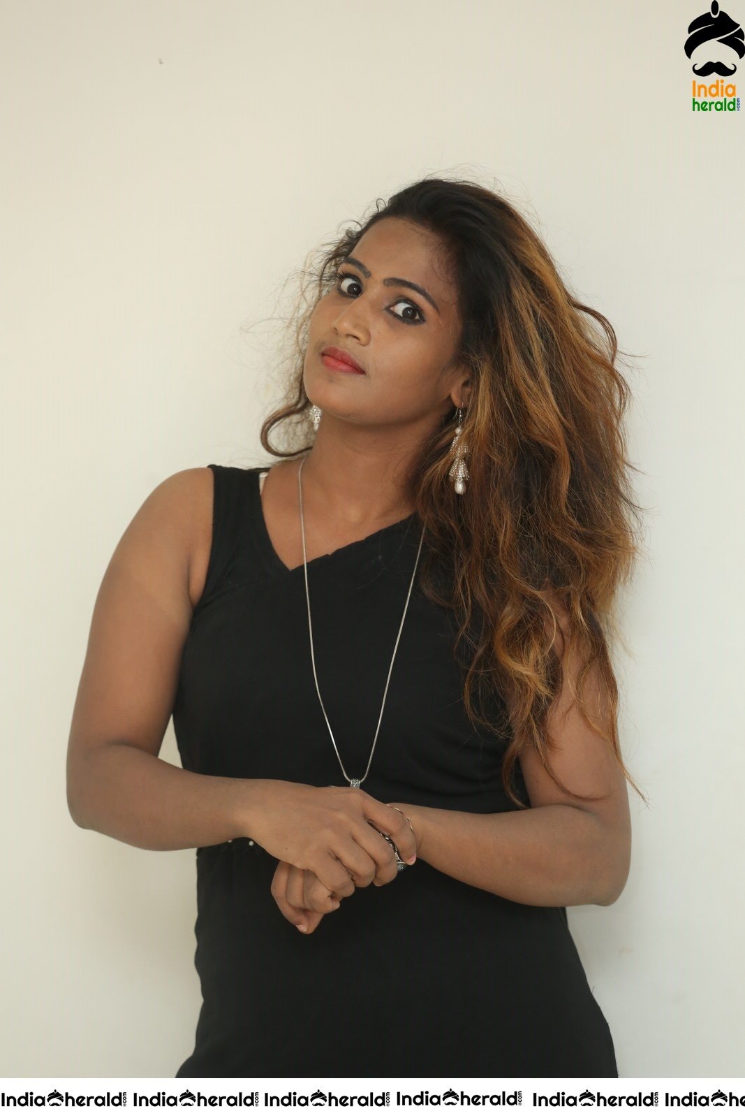 Barbie Mathews Hot Stills in Black Set 2