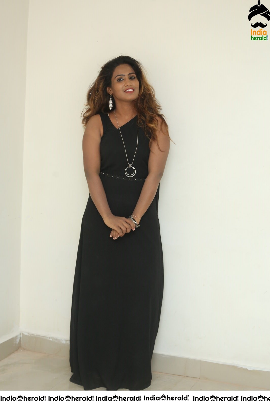 Barbie Mathews Hot Stills in Black Set 2