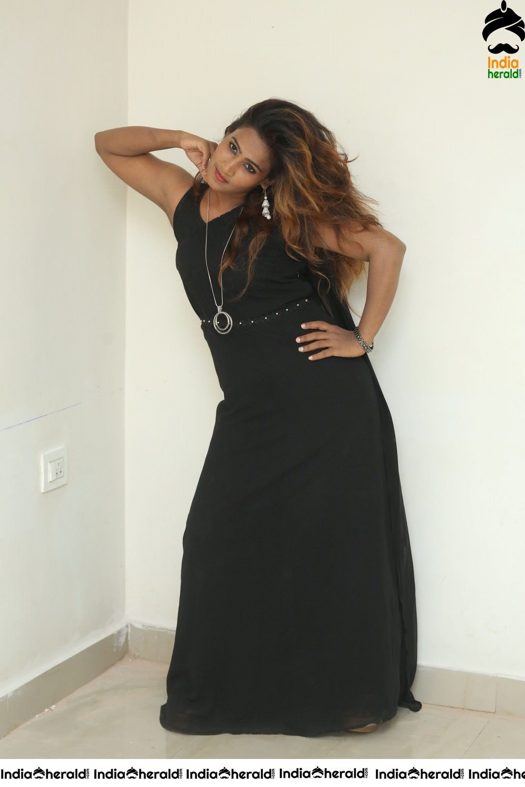 Barbie Mathews Hot Stills in Black Set 2