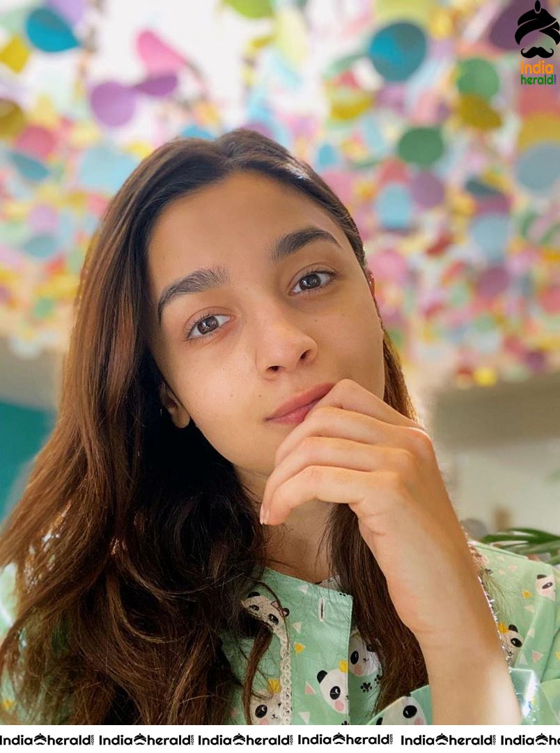 Beauteous Alia Bhatt Hot Photos Collection Set 1