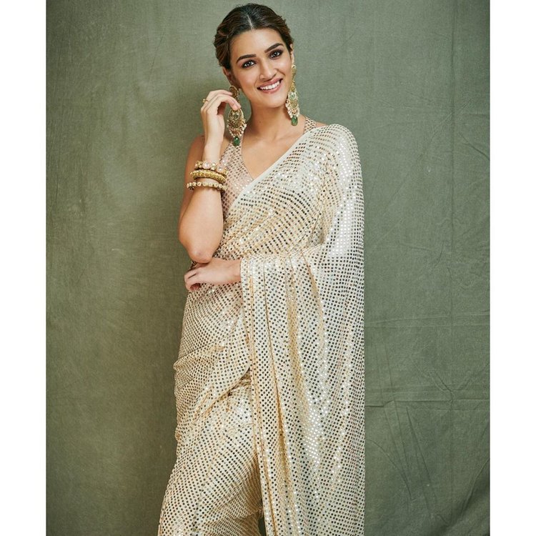 Beautiful Angel kriti sanon Latest Pictures