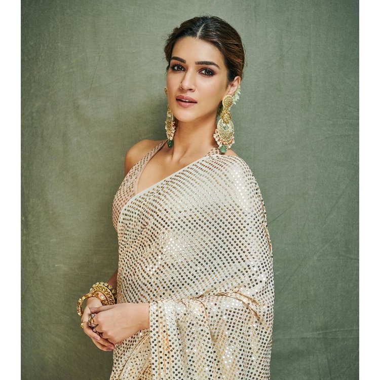 Beautiful Angel kriti sanon Latest Pictures