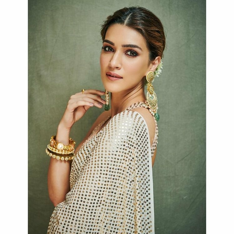 Beautiful Angel kriti sanon Latest Pictures