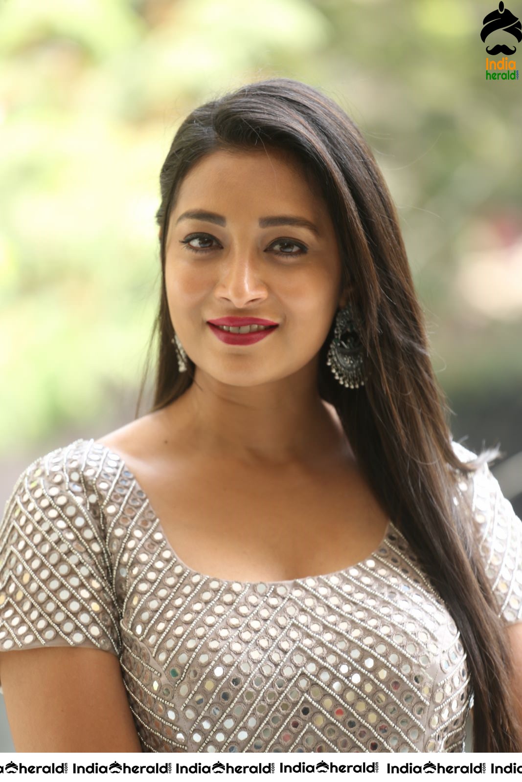 Bhanu Sri Looking So Pretty and Sexy in these Latest Hot Photos