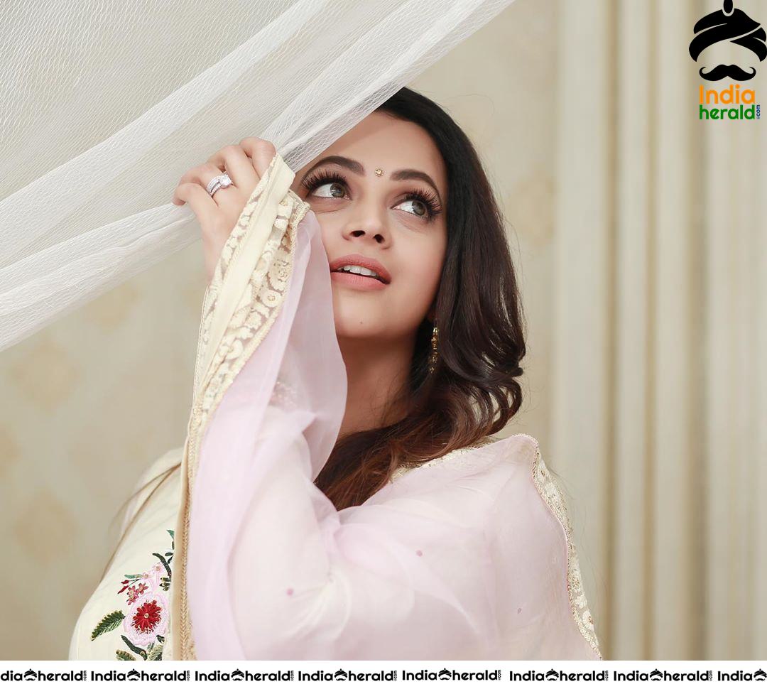 Bhavana Latest Photoshoot in White Chudi will make your day better