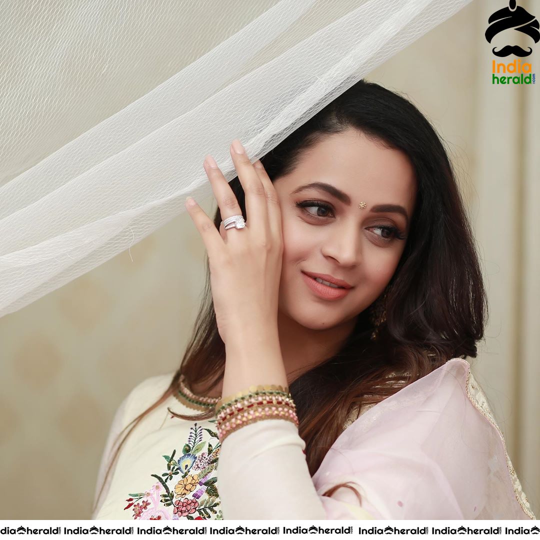 Bhavana Latest Photoshoot in White Chudi will make your day better
