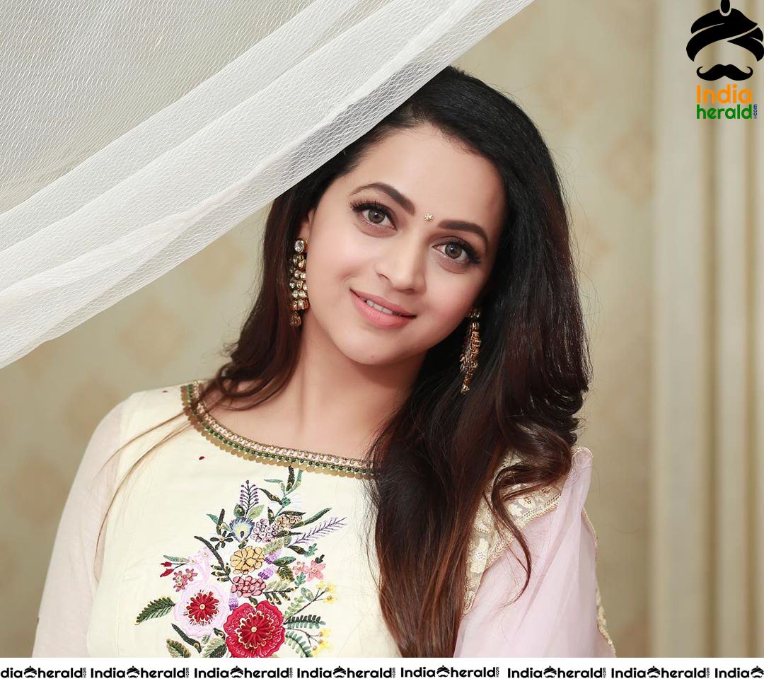 Bhavana Latest Photoshoot in White Chudi will make your day better