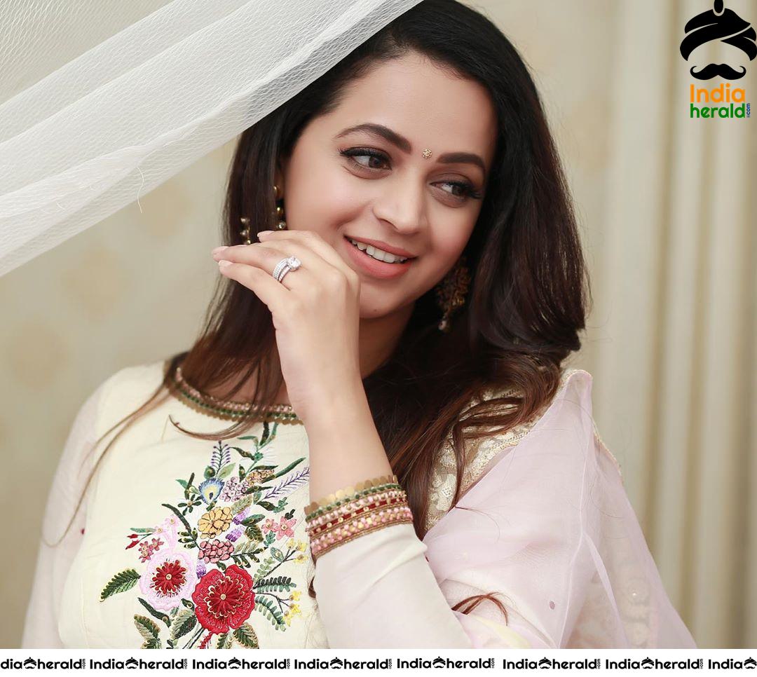Bhavana Latest Photoshoot in White Chudi will make your day better