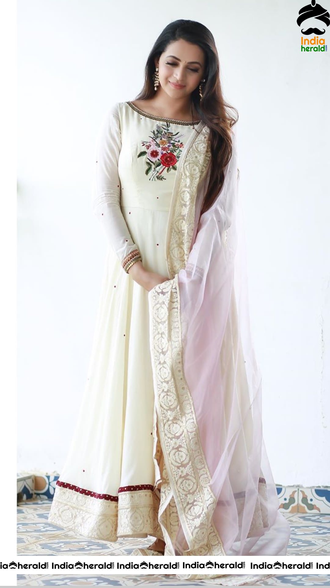 Bhavana Looking Elegant In White Photoshoot Set 1