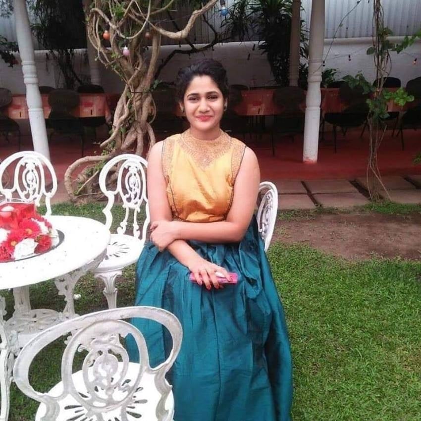 Bigg Boss Babe Losliya Unseen Rare Photos