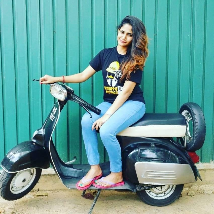 Bigg Boss Babe Losliya Unseen Rare Photos