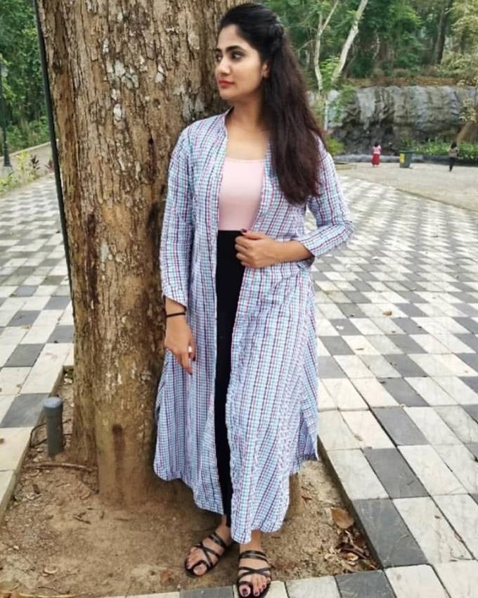 Bigg Boss Babe Losliya Unseen Rare Photos