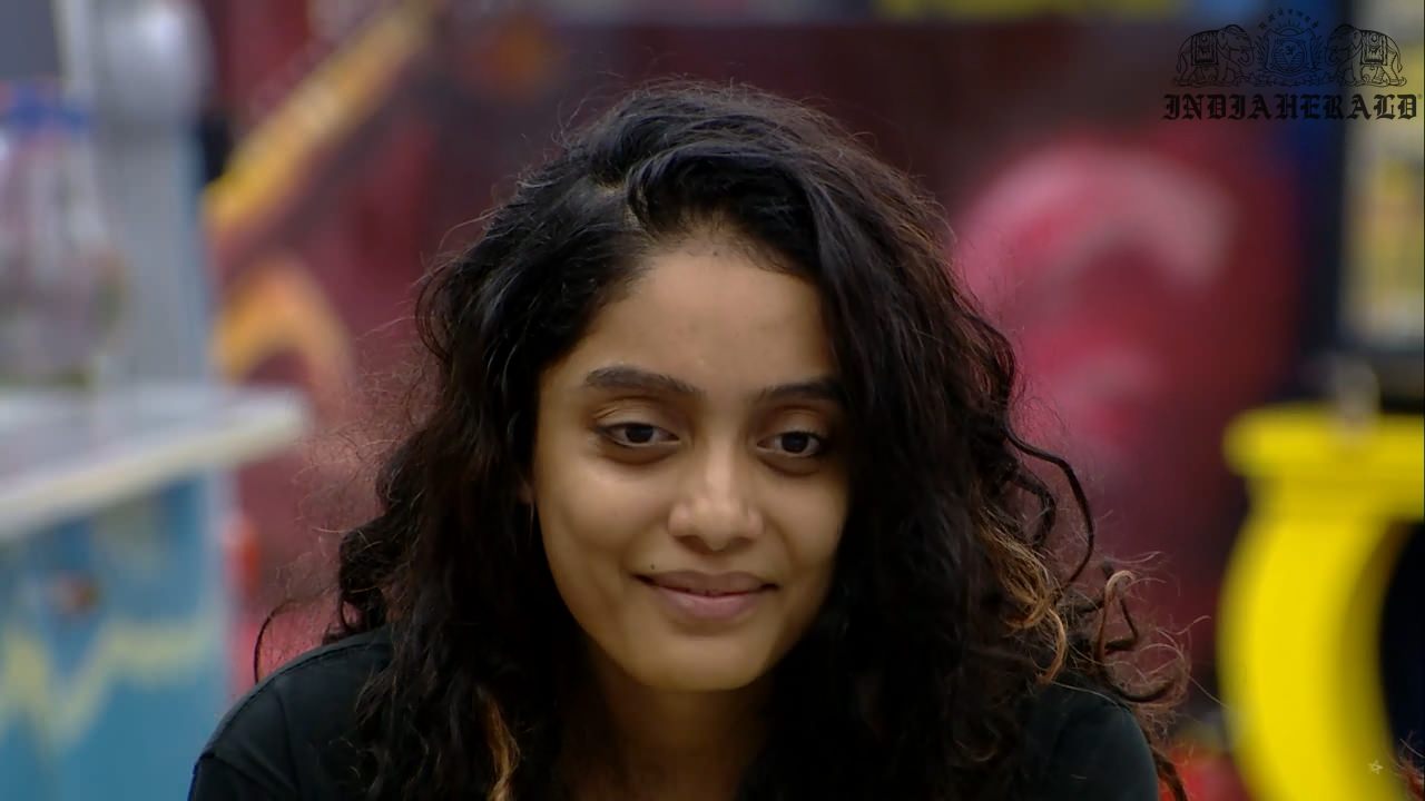 Bigg Boss Tamil Season 3 Day 22 Hot Stills Set 2