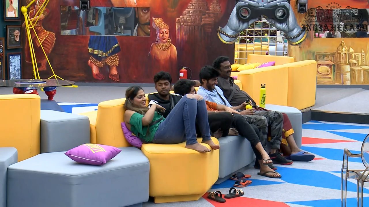 Bigg Boss Tamil Season 3 Day 22 Hot Stills Set 2