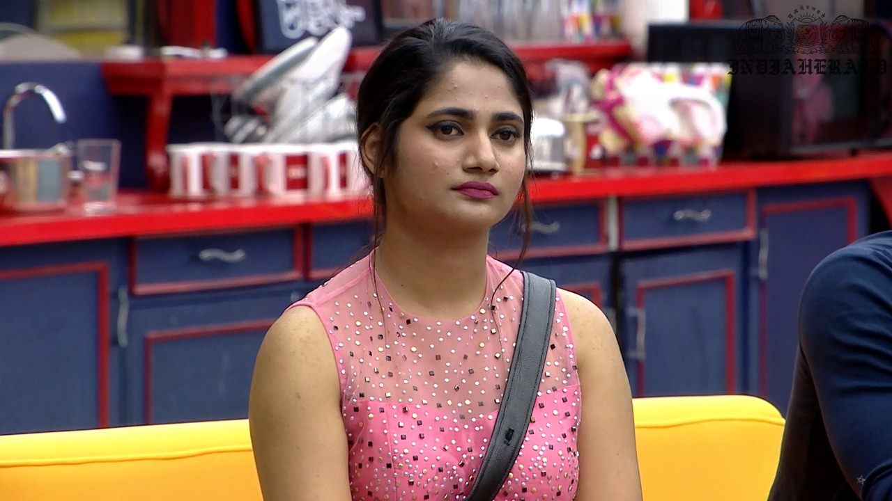 Bigg Boss Tamil Season 3 Day 27 Hot Stills Set 3