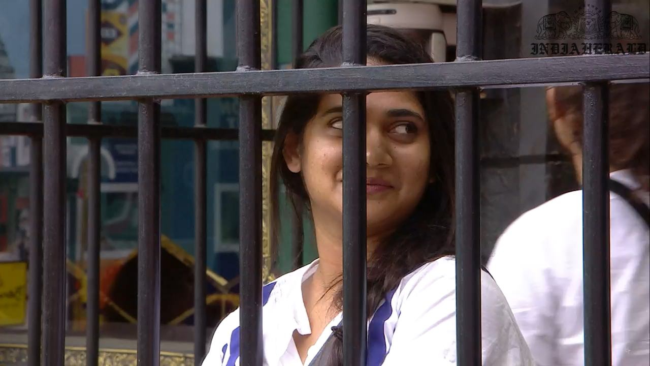 Bigg Boss Tamil Season 3 Day 34 Hot Stills Set 2