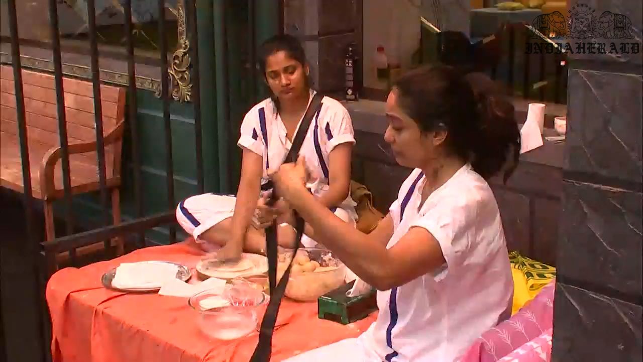 Bigg Boss Tamil Season 3 Day 34 Hot Stills Set 2