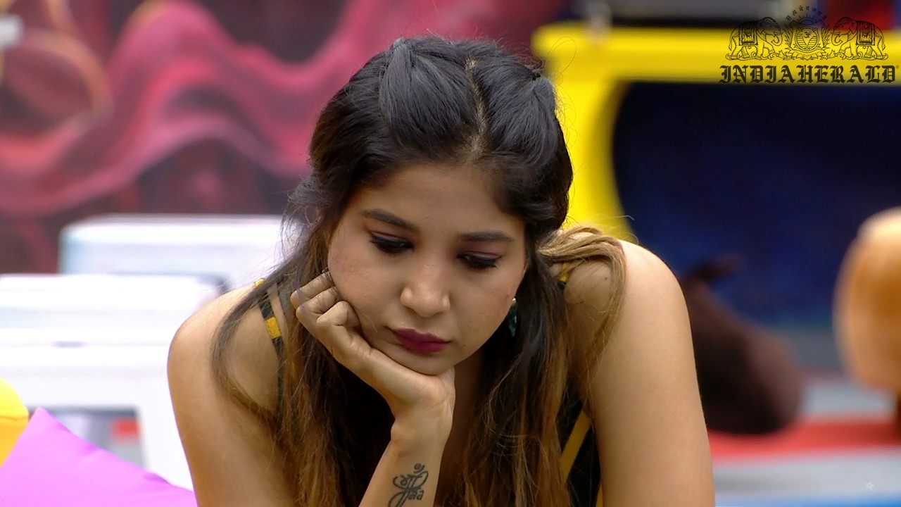 Bigg Boss Tamil Season 3 Day 40 Hot Stills Set 2
