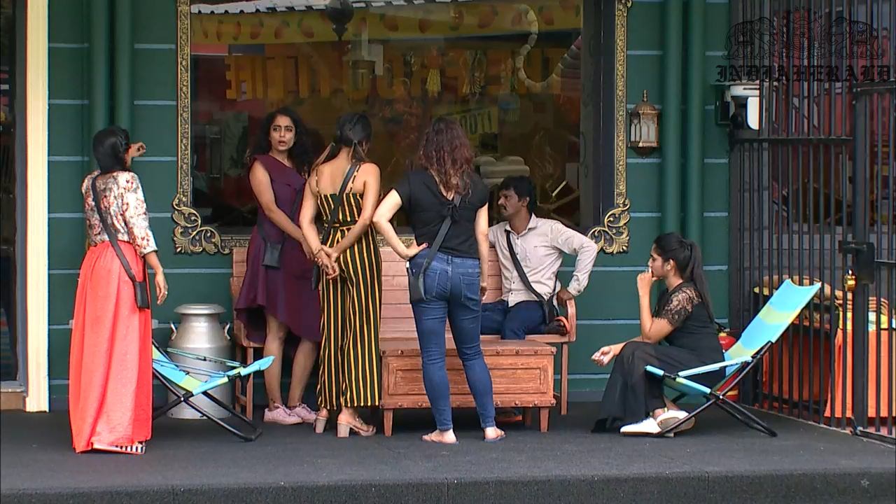 Bigg Boss Tamil Season 3 Day 40 Hot Stills Set 2