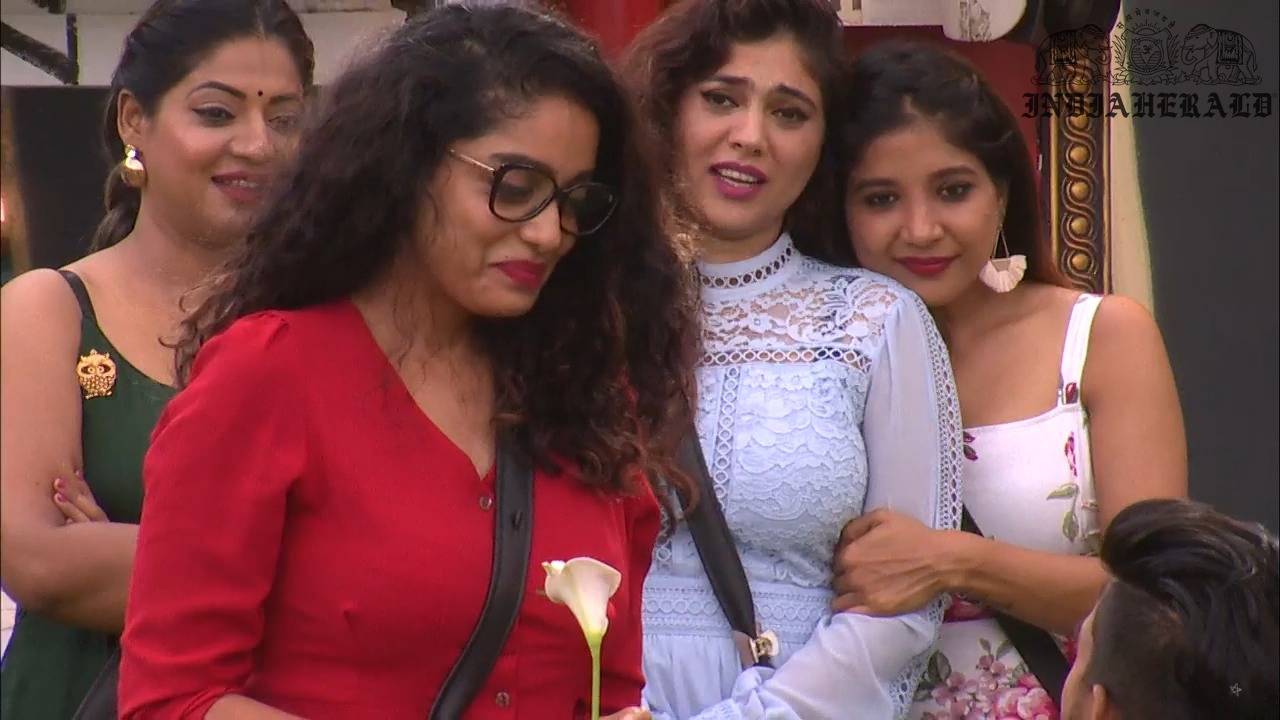 Bigg Boss Tamil Season 3 Day 41 Hot Stills Set 2