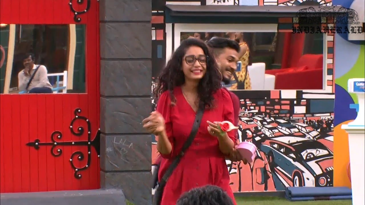 Bigg Boss Tamil Season 3 Day 41 Hot Stills Set 2