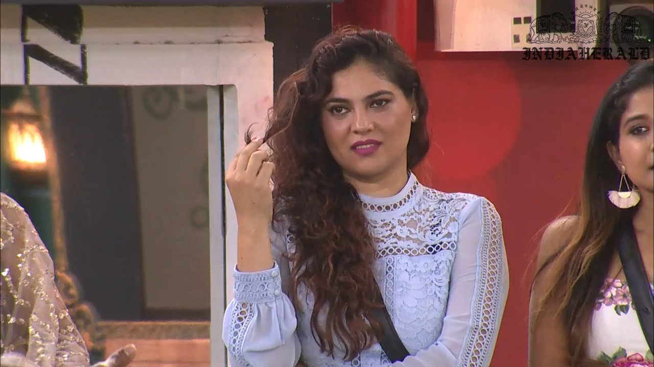 Bigg Boss Tamil Season 3 Day 41 Hot Stills Set 2