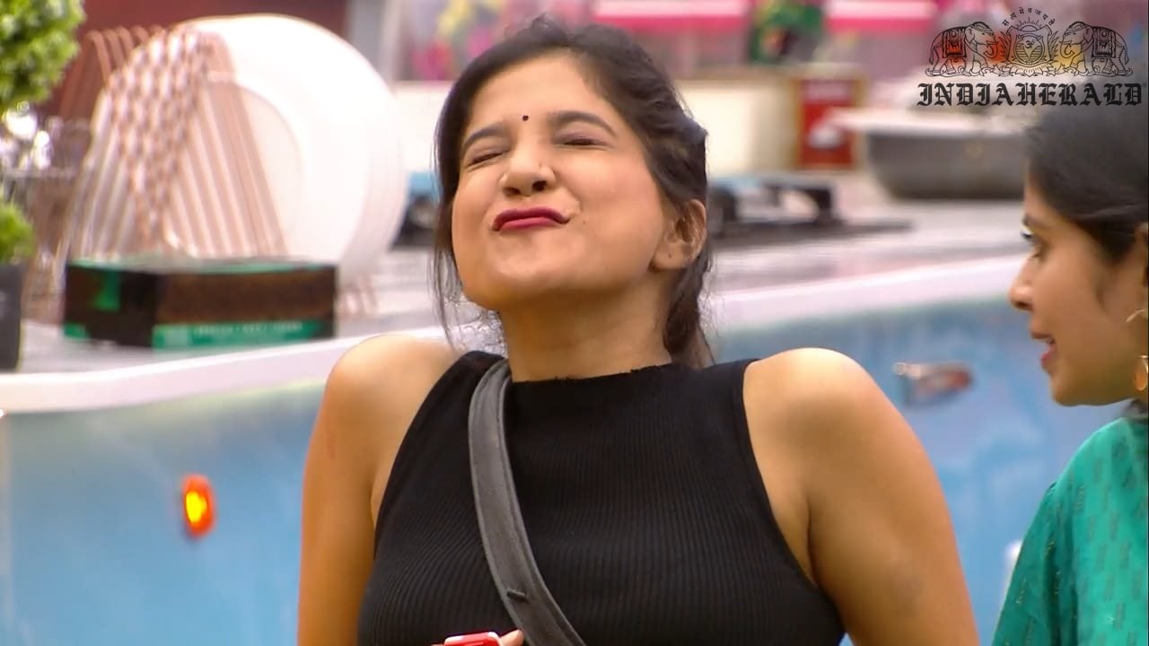 Bigg Boss Tamil Season 3 Day 45 Hot Stills Set 3