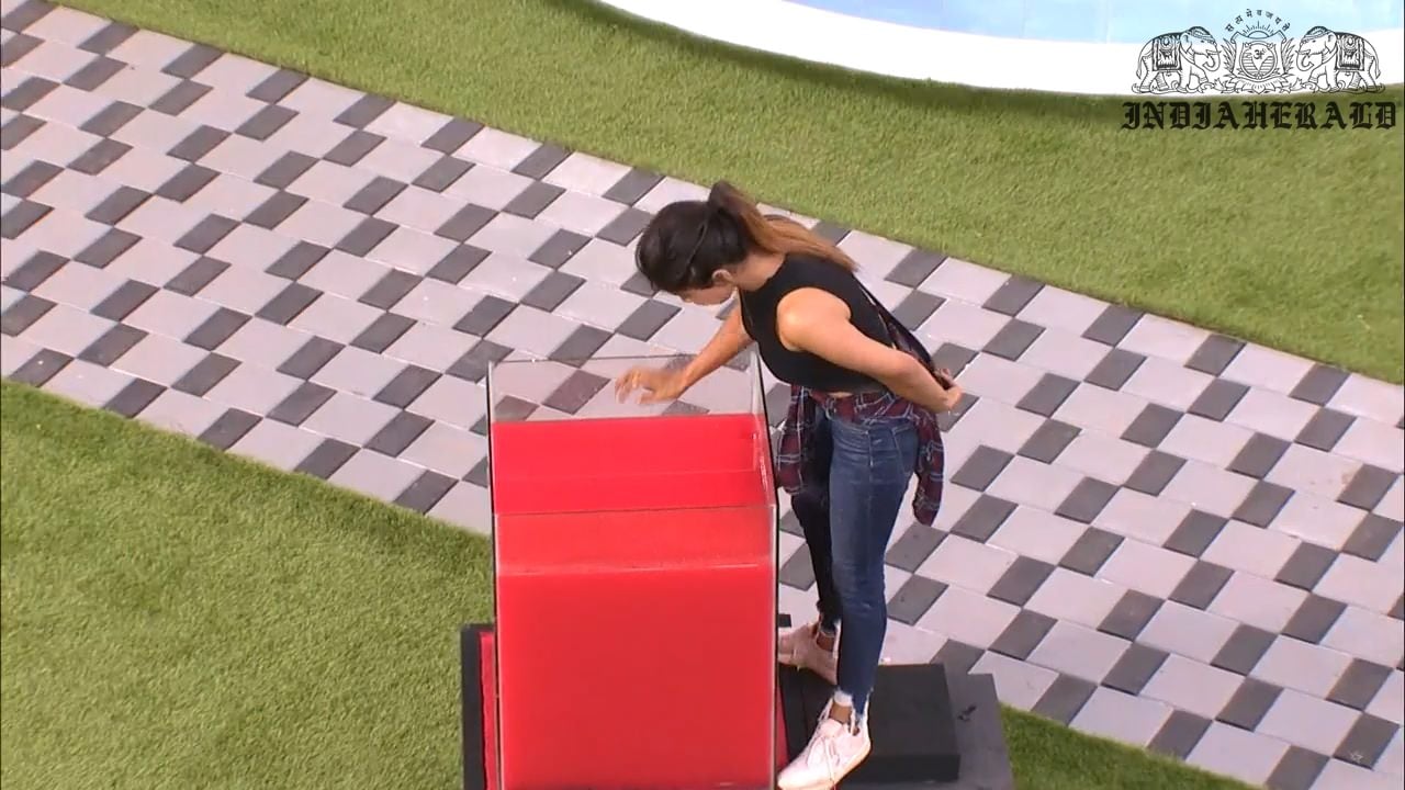 Bigg Boss Tamil Season 3 Day 45 Hot Stills Set 3