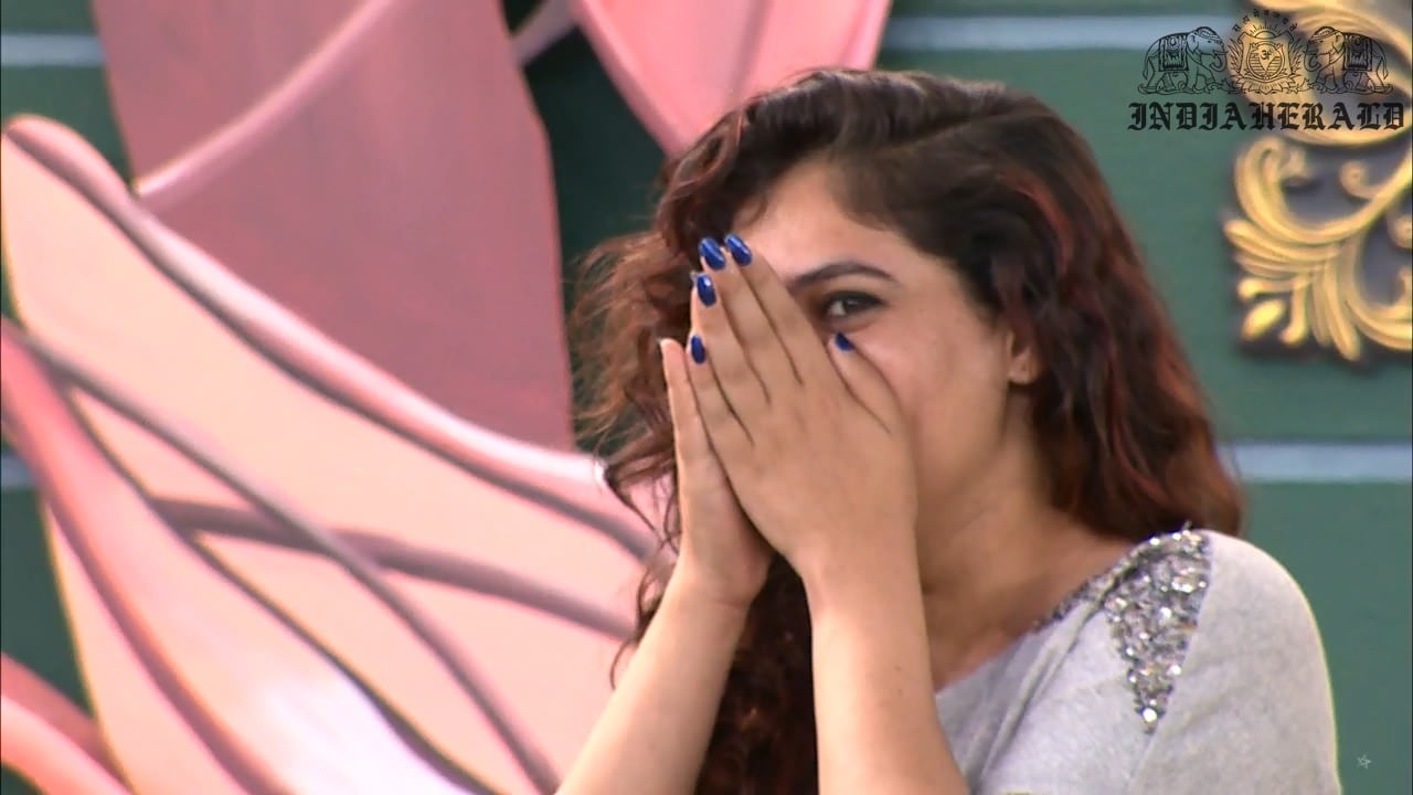 Bigg Boss Tamil Season 3 Day 45 Hot Stills Set 3