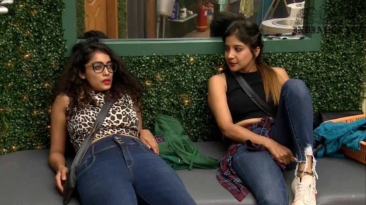 Bigg Boss Tamil Season 3 Day 45 Hot Stills Set 3