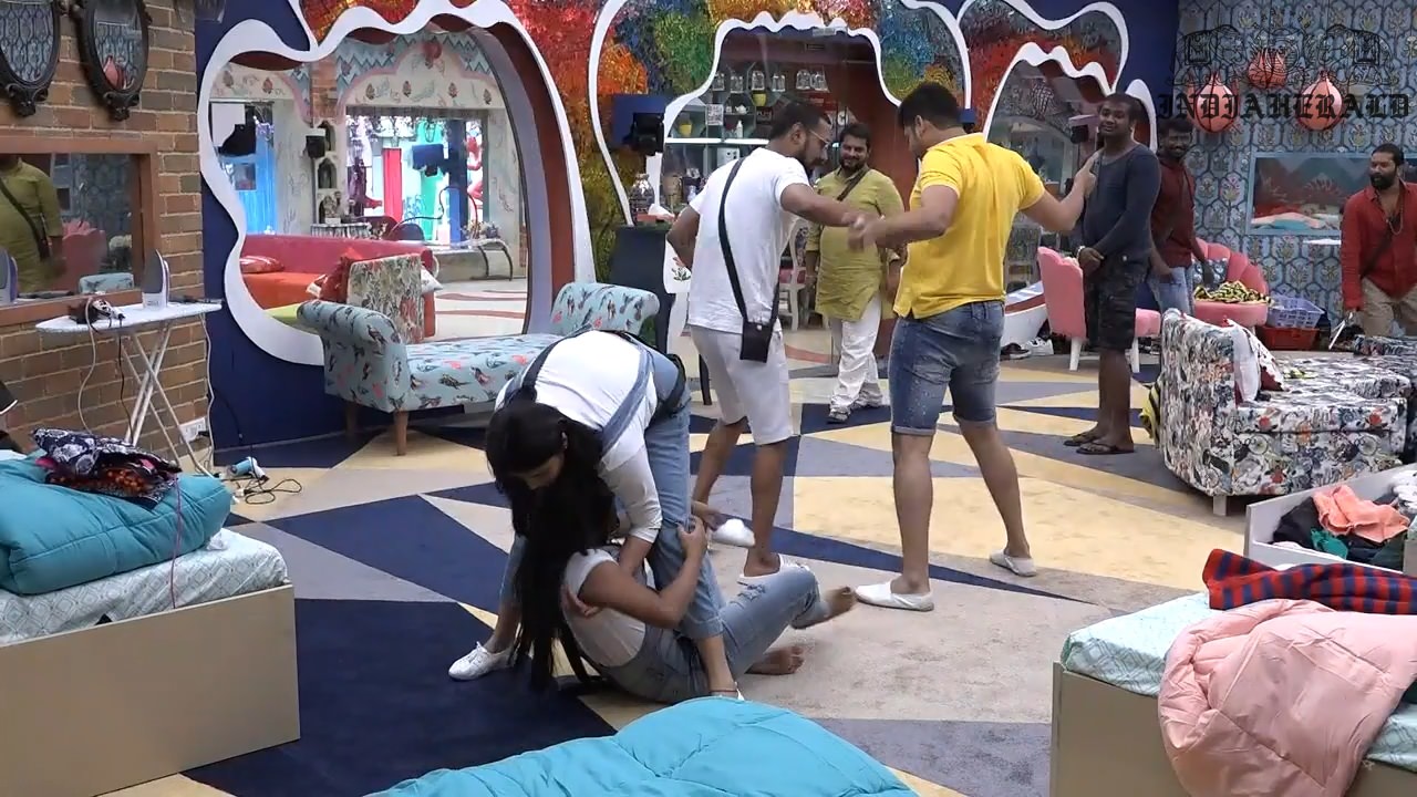 Bigg Boss Telugu Season 3 Day 3 Hot Stills Set 2