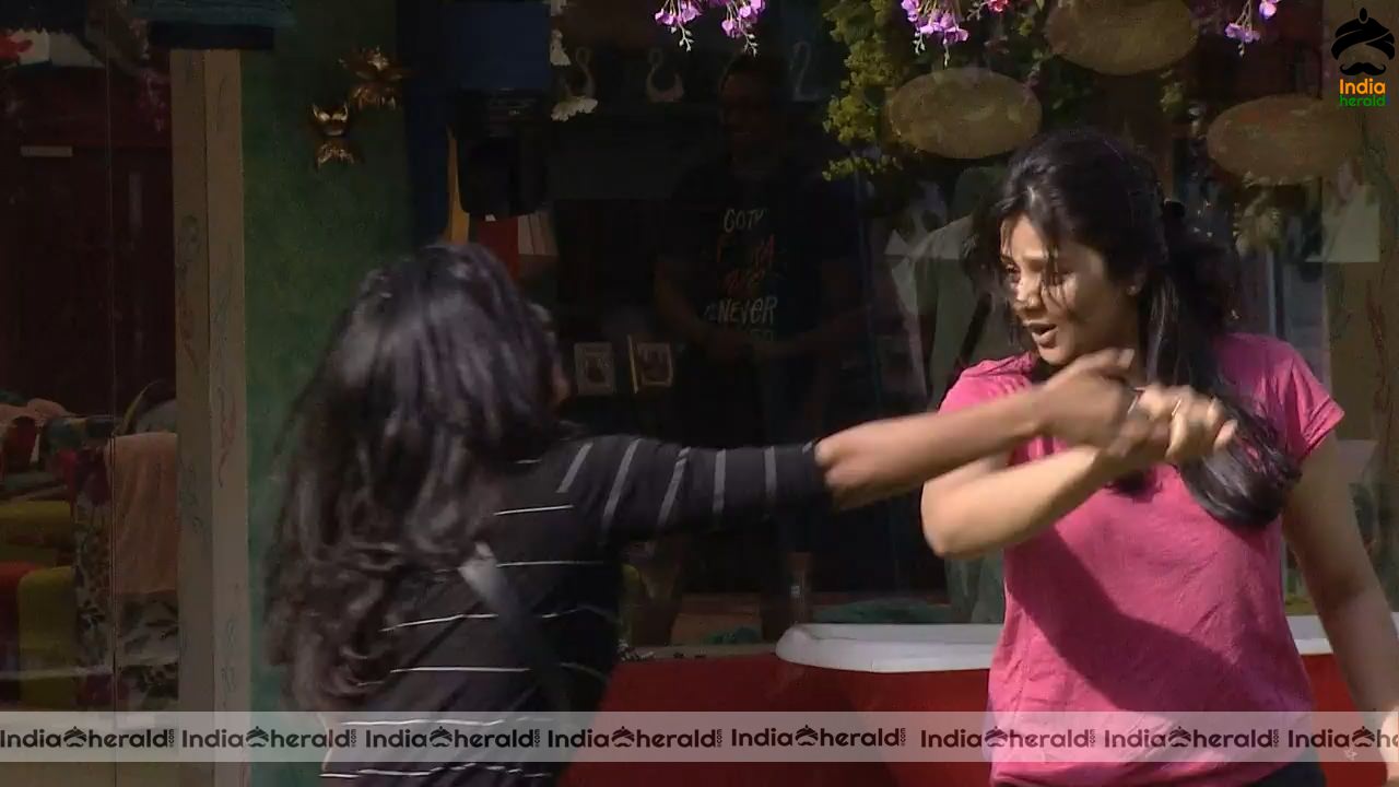 Bigg Boss Telugu Season 3 Day 36 Hot Stills Set 1