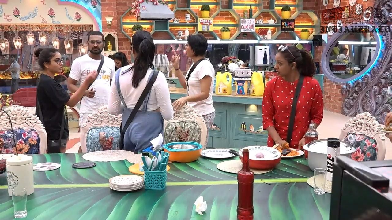 Bigg Boss Telugu Season 3 Day 4 Hot Stills Set 1